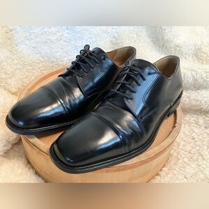 Johnston & Murphy Black Leather Oxfords Sleek Design Size 10.5